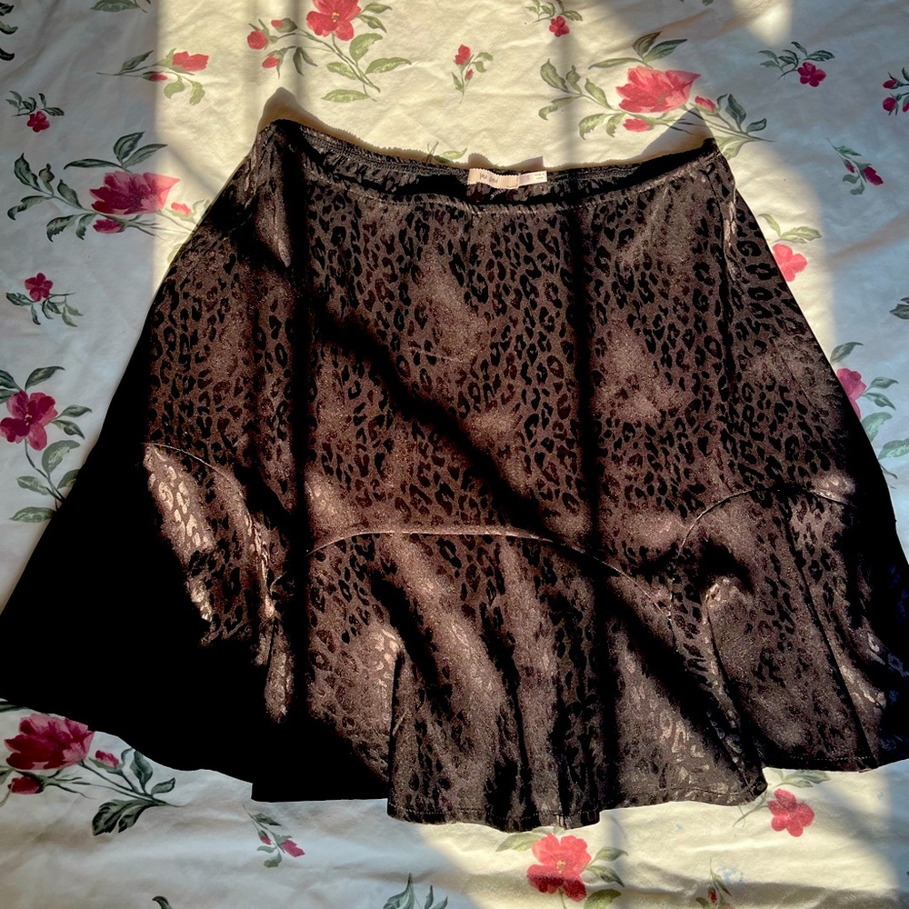 Mi Ami leopard black mid rise skirt. Size small.